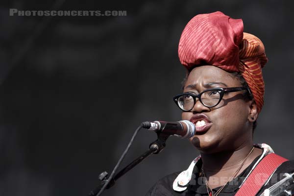 MELISSA LAVEAUX - 2013-07-19 - PARIS - Parvis de l'Hotel de Ville - 